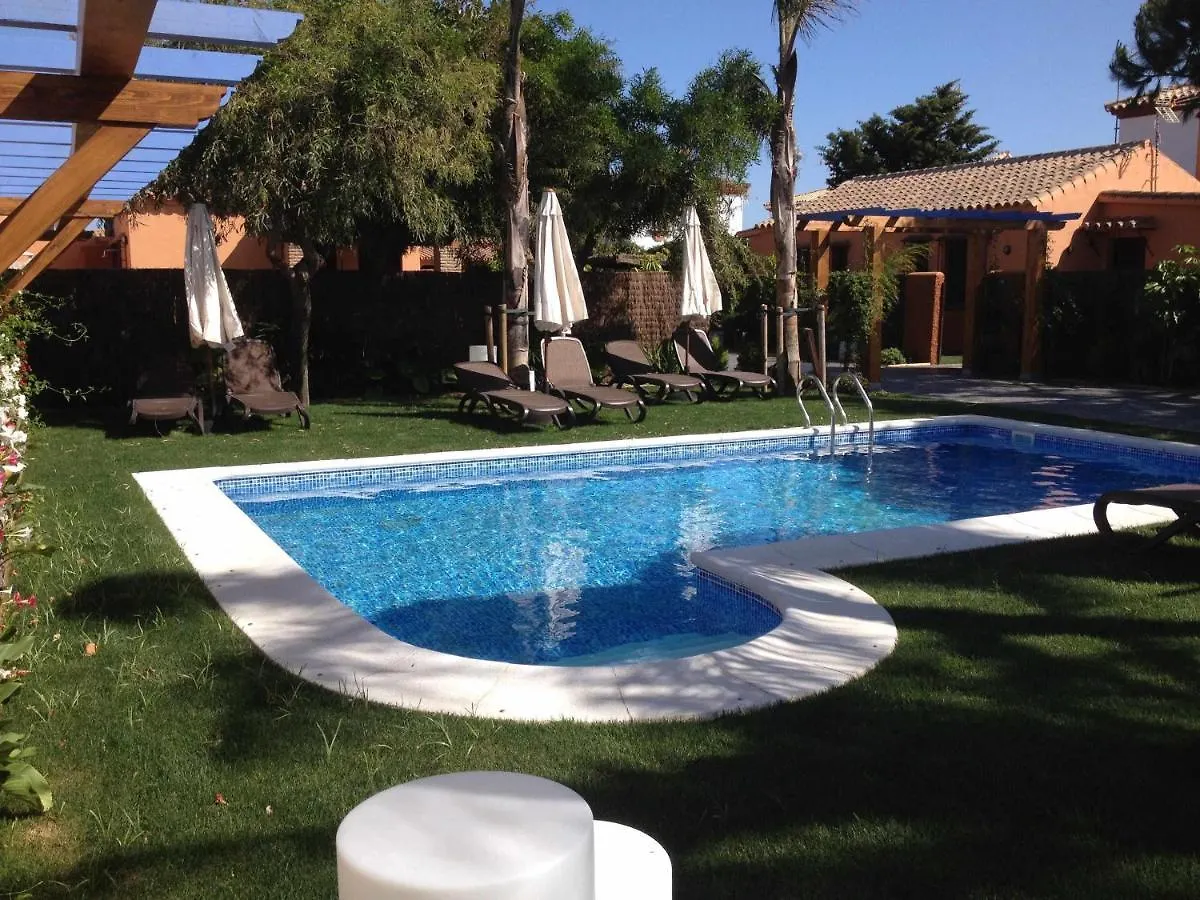 Holiday home Casa Bungalows Con Jardin Privado Y Piscina Compa Cadiz